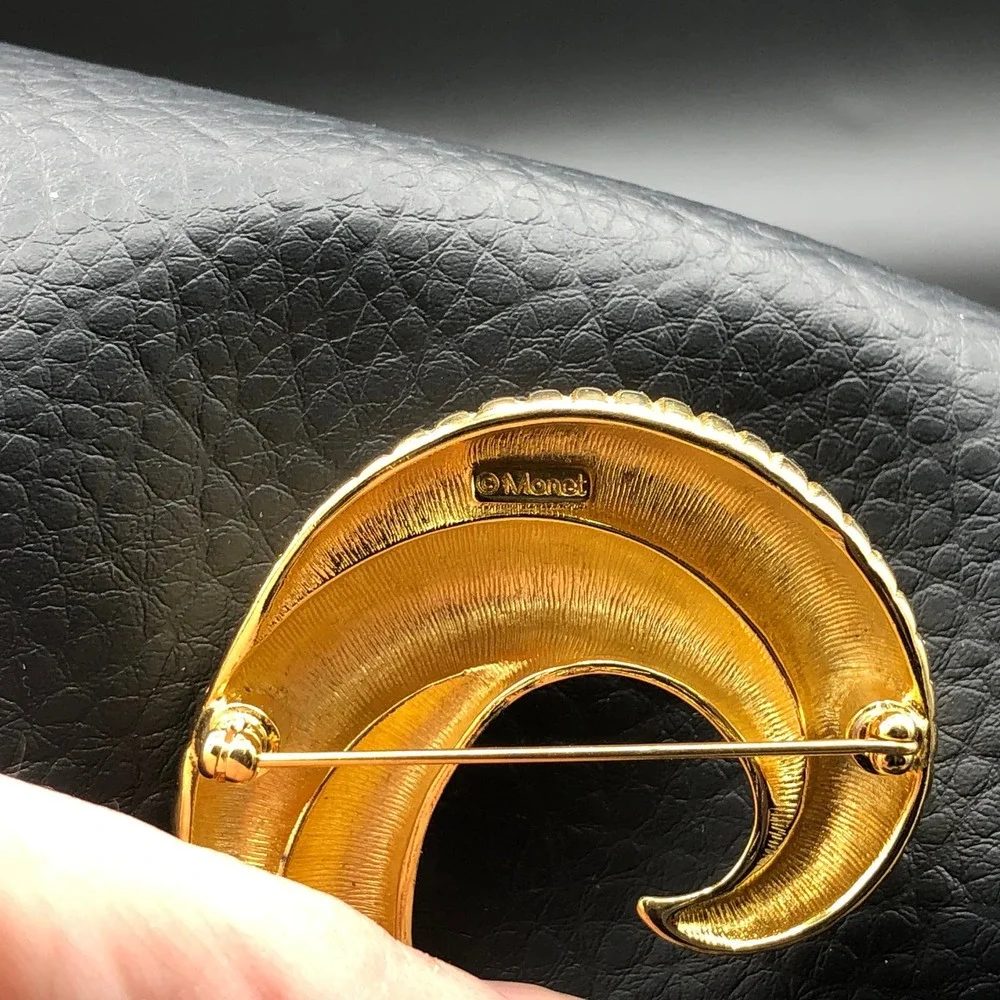 Monet Vintage Triple Curl‎ Brooch Textured Gold Tone Swirl Swoosh Curved MCM Pin